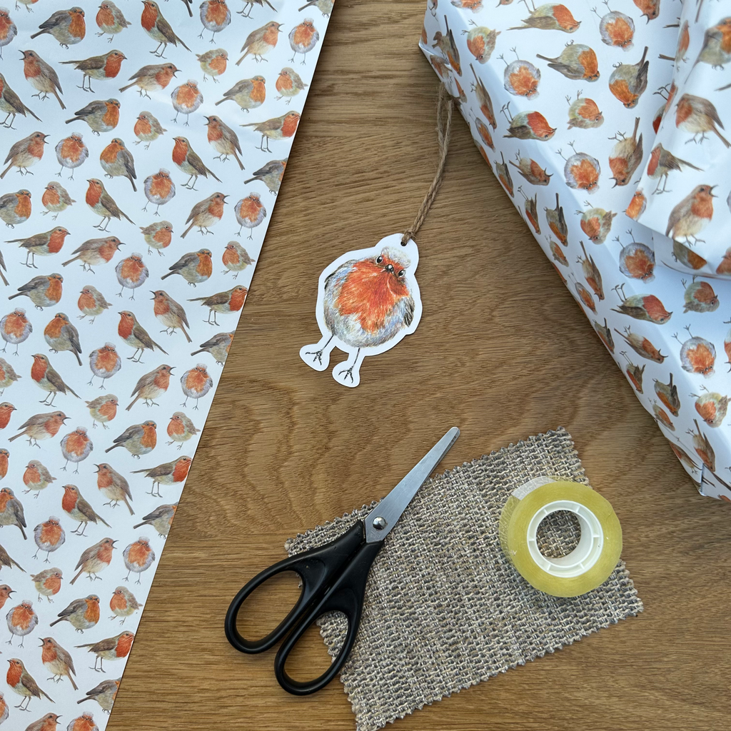 Christmas Robin Gift Wrap and Tag image 0